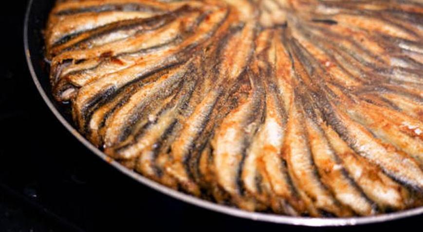 Balık pişirdikten sonra deneyin Eve sinen balık kokusunu saniyeler içinde gideriyor