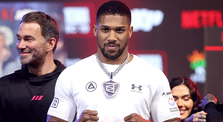 Britanyalı boksör Anthony Joshuaya Nijeryada trafik kazası şoku İki kişi hayatını kaybetti