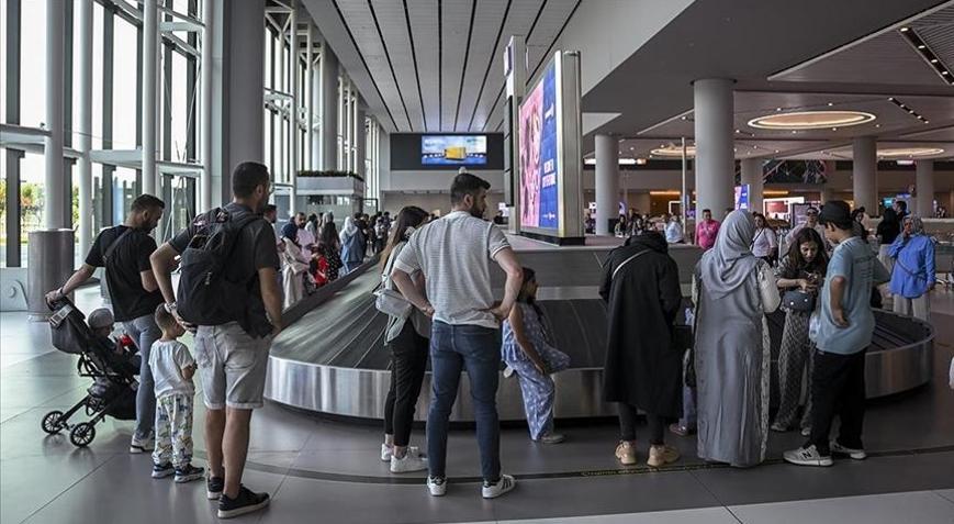 İstanbuldaki havalimanları 2025te yolcu rekorları kırdı