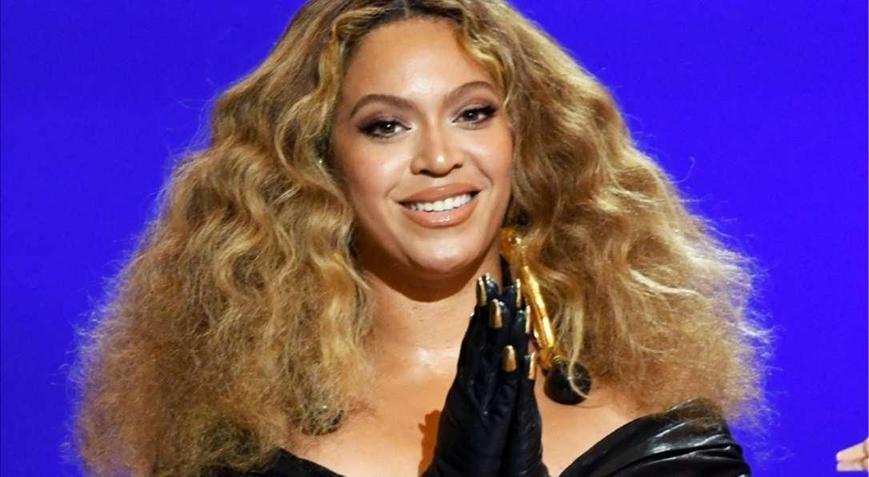 Ünlü şarkıcı milyarderler kulübüne girdi Turneleriyle rekor hasılat elde etmişti