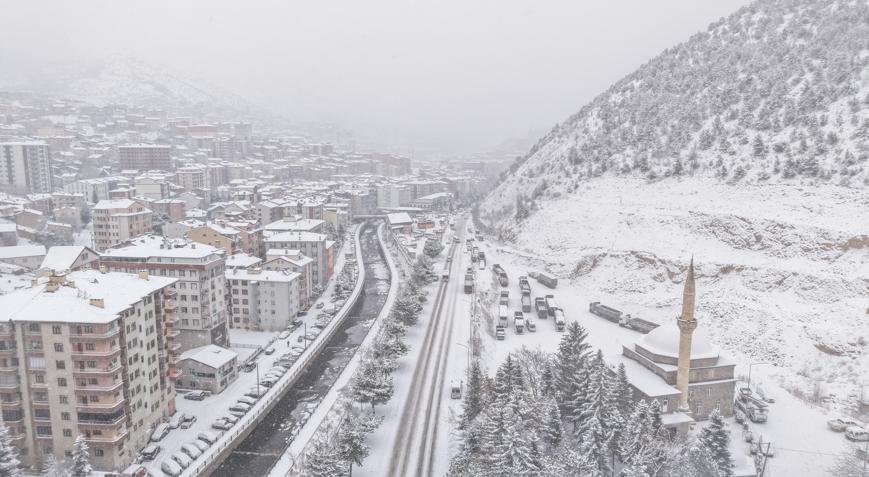 Gümüşhane’de 102 köy yolu kardan kapandı