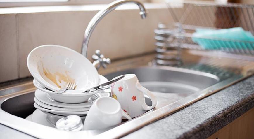 Sabaha yıkarım diyen yandı Bulaşıkları geceden sakın bırakmayın