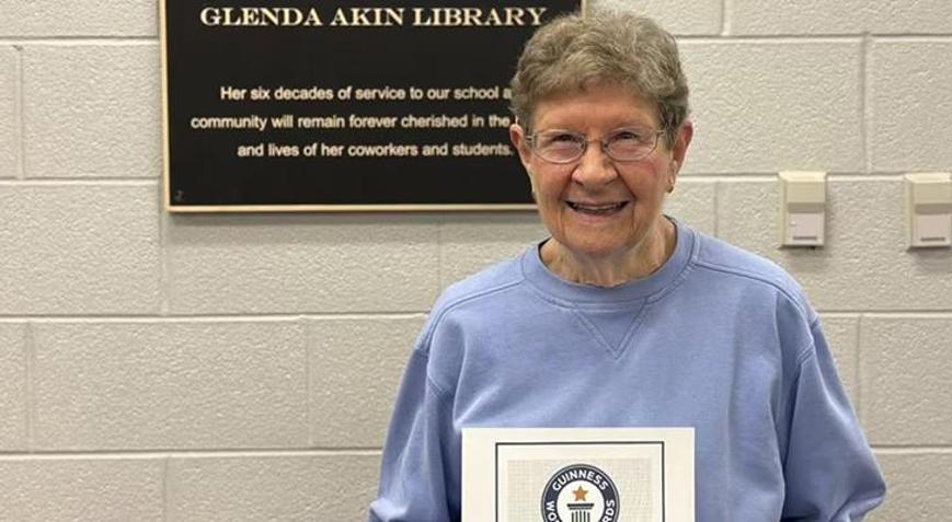 Tam 61 yıldır aynı okulda çalışıyor Öğrencisi öğretmen oldu ondan önce emekli oldu