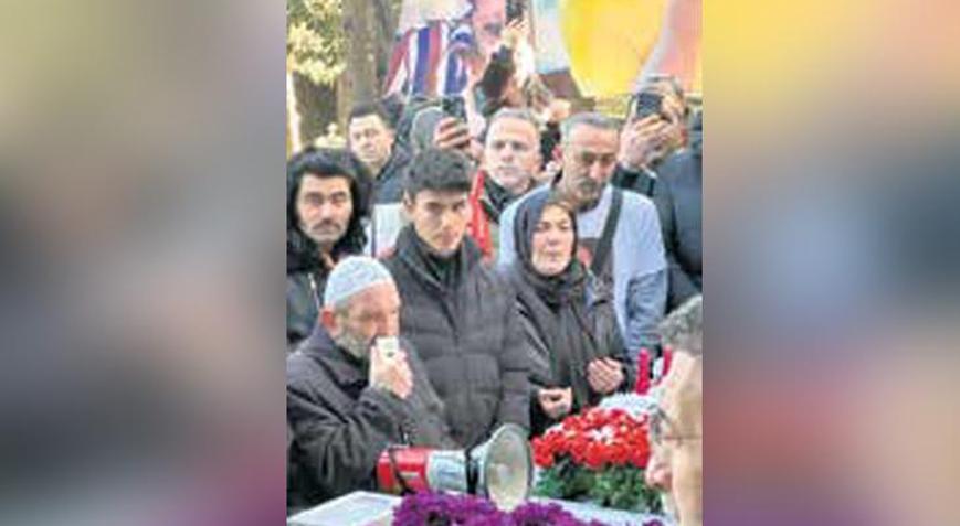 Mezarı başında anıldı