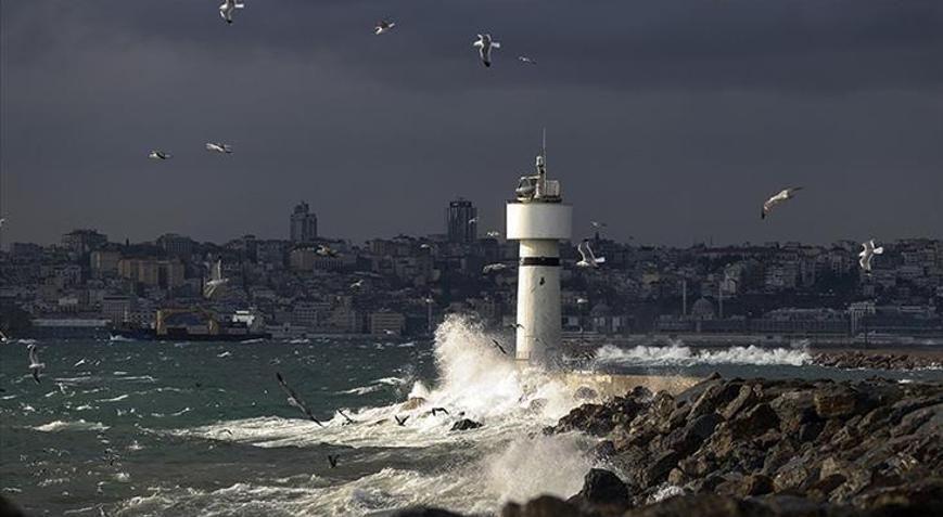 İstanbulda lodos nedeniyle deniz seferleri iptal edildi