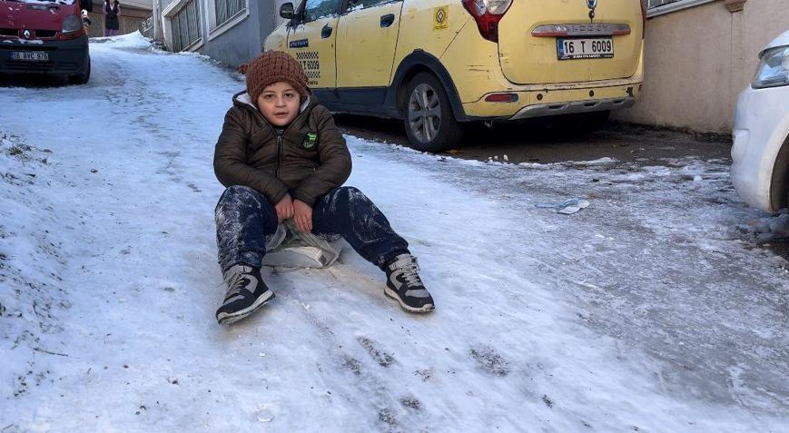 Lösemiyi yenen Mertcan, 3 yıl sonra sokağa çıkıp poşetle kaydı