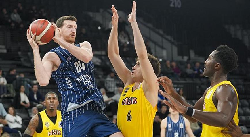 Anadolu Efes sahasında Mersinsporu mağlup etti