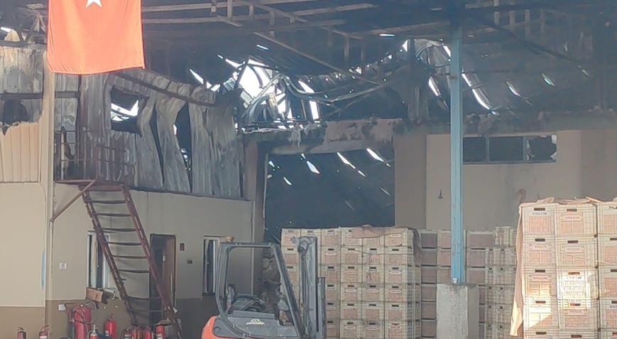 Hatayda fabrika yangını Pantolonunu giymek için geri döndü, hayatına mal oldu