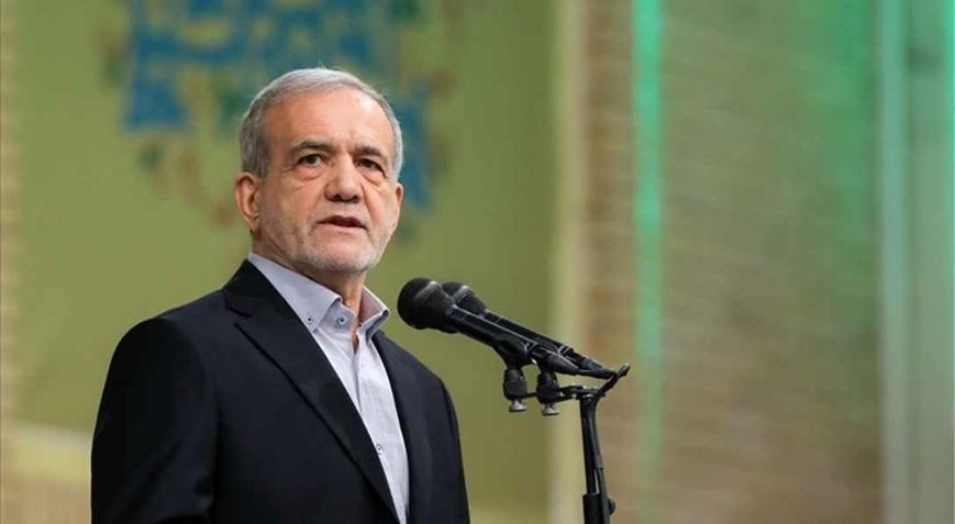 İran Cumhurbaşkanı’ndan sözünü kesen dinleyiciye Türkçe uyarı