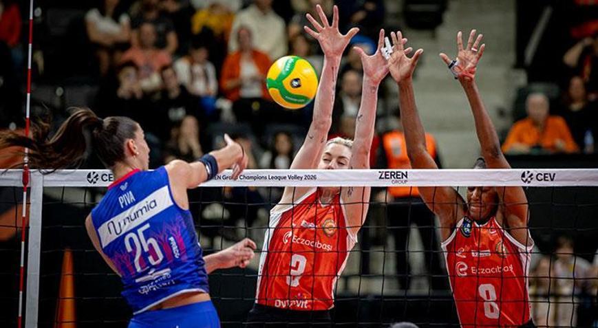 CEV Şampiyonlar Liginde Eczacıbaşı karar setinde galip