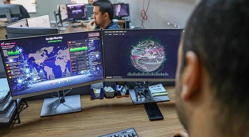 Otoyoldaki hız gösterisi pahalıya patladı Kameraya aldı, sanal devriye yakaladı