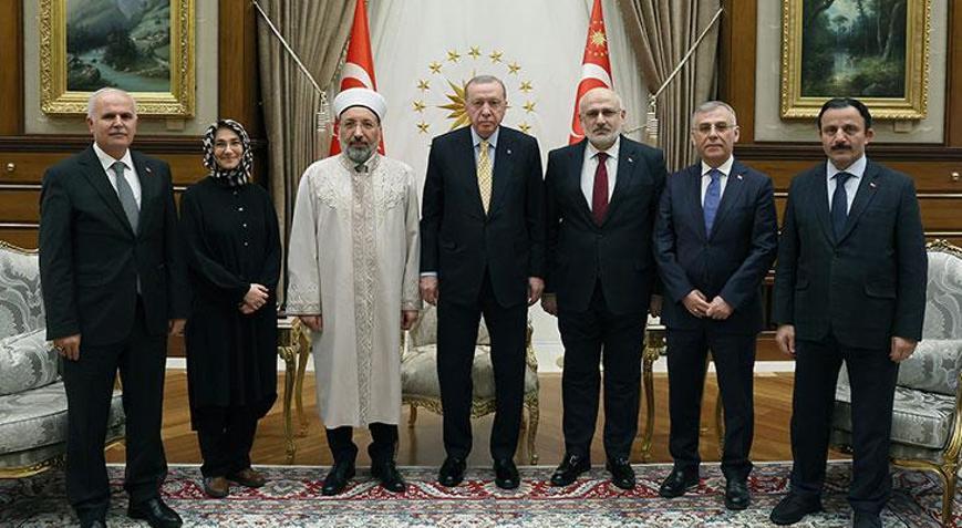 Cumhurbaşkanı Erdoğan, Diyanet İşleri Başkanı Safi Arpaguş ve heyetini kabul etti