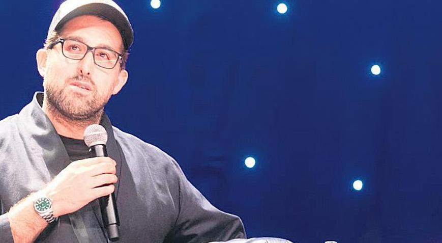 Doğu Demirkol sinema için sahnede