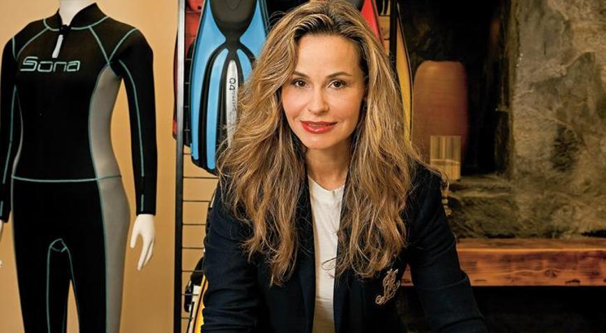 Derin maviye yerli imza