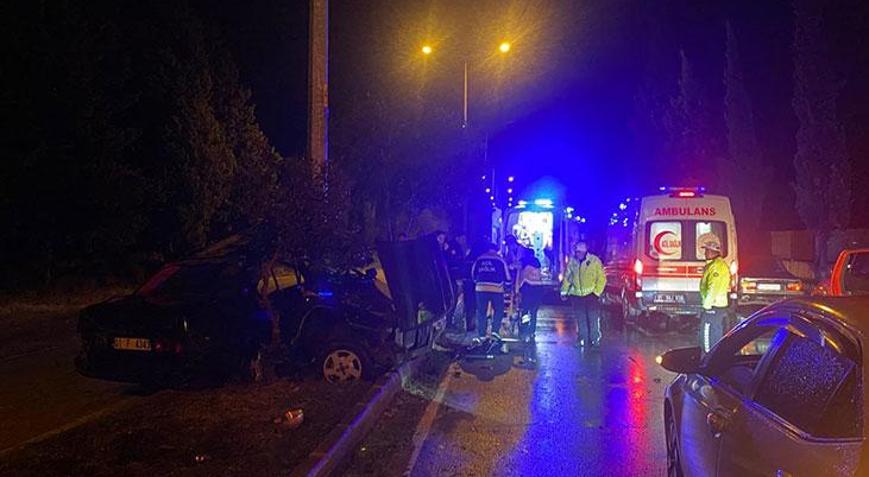 Adanada feci kaza Araç ikiye bölündü