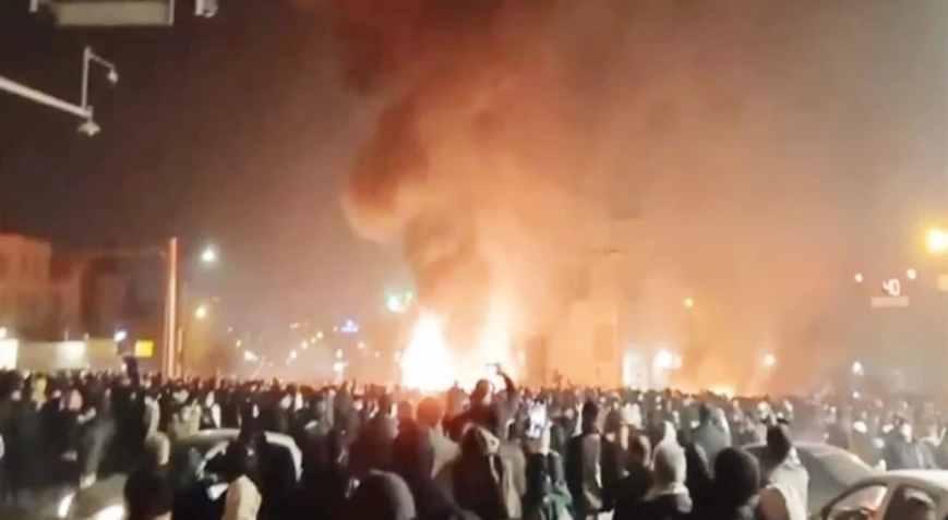 Yüzlerce ölü, savaş alanına dönen sokaklar, tehditler... 5 soruda İranda neler oluyor