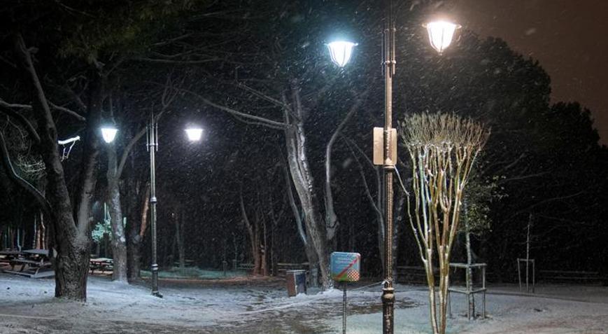 İstanbul’da beklenen kar yağışı gece saatlerinde etkisini gösterdi