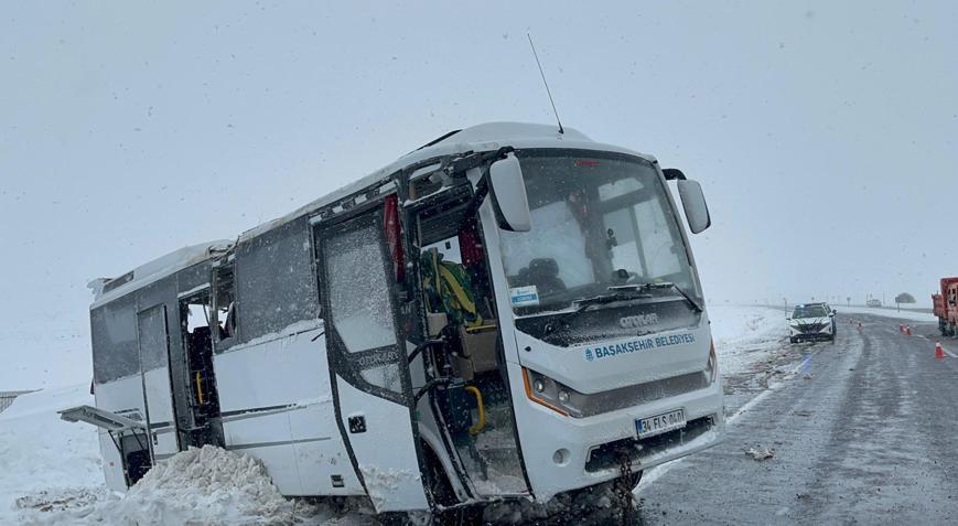 Kayseride cenaze götürülen midibüs devrildi; 3ü ağır, 22 yaralı
