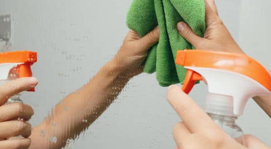 Aynalarda yumuşatıcı etkisi Buhar ve parmak izi bırakmıyor