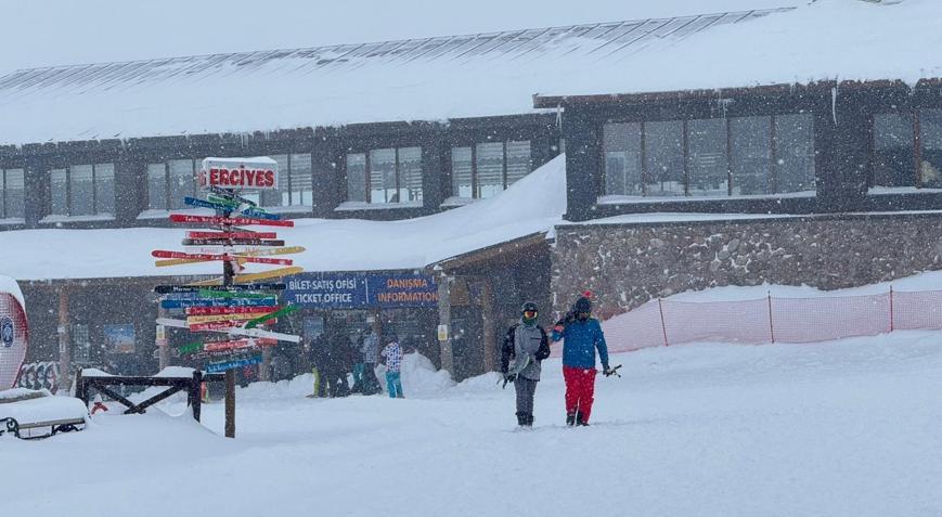 Erciyes Dağı’nda kar kalınlığı 180 santimetreye ulaştı