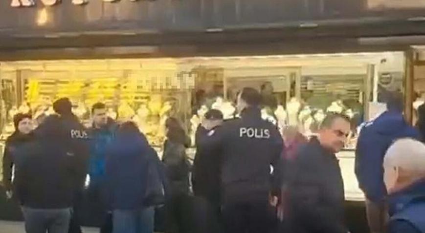 Yer: Çanakkale Kar vaadiyle para ve altın topladığı öne sürülen kuyumcu ve oğlu kayıp