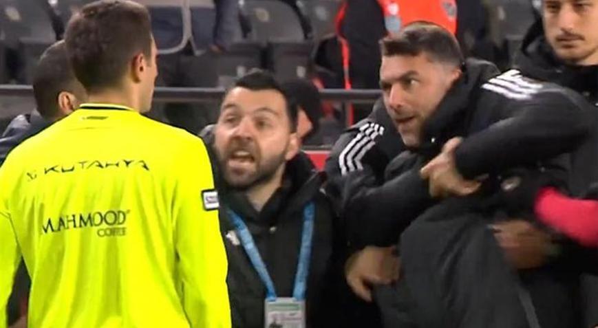 Burak Yılmaz hakemin üzerine yürüdü Gaziantep FK-Kocaelispor maçında ortalık karıştı