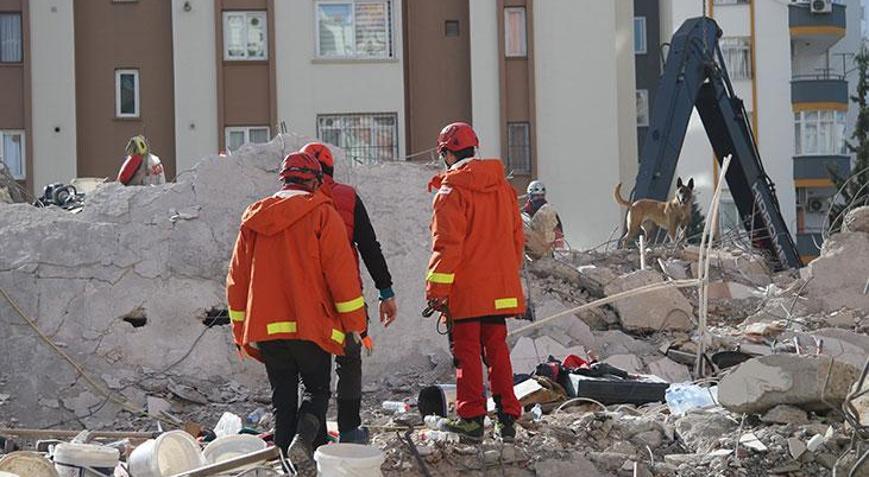Depremde 56 kişinin öldüğü Zeray Apartmanı davası: 11 sanığa hapis cezası, 4 sanığa beraat