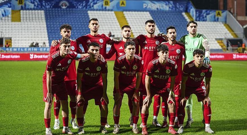 Beyoğlu Yeni Çarşı, Fenerbahçe maçını tebrik alarak bitirdikleri için mutlu