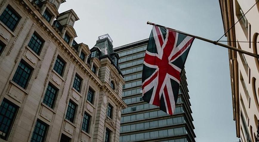 İngiltere beklentilerin üzerinde büyüdü