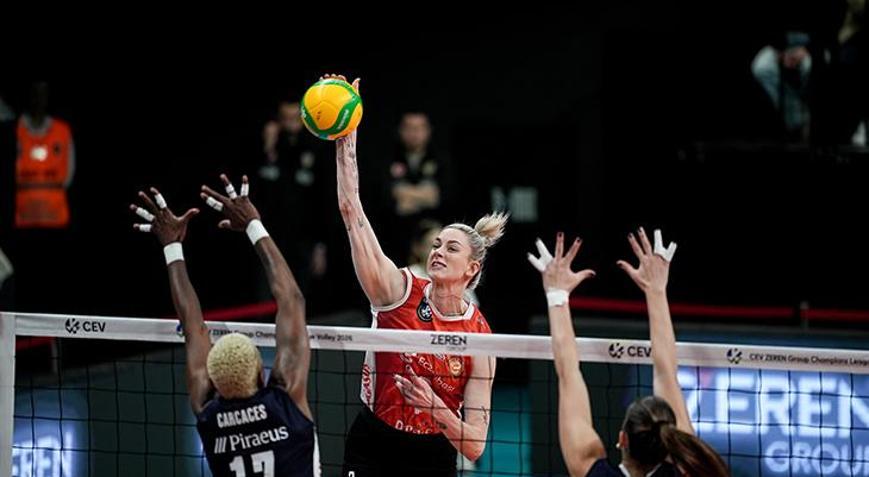 Eczacıbaşı, Olympiakos karşısında set vermeden galip geldi