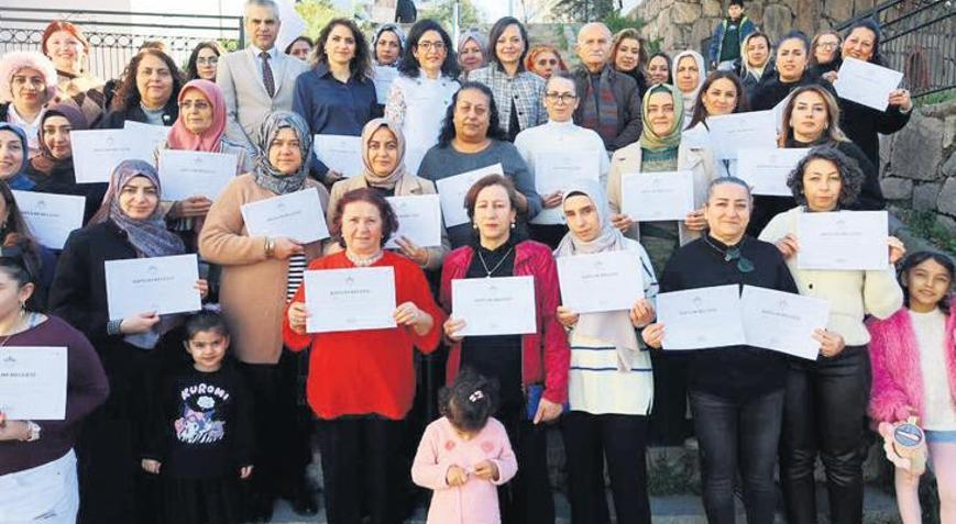 Karabağlar’da kadın emeği taçlandı