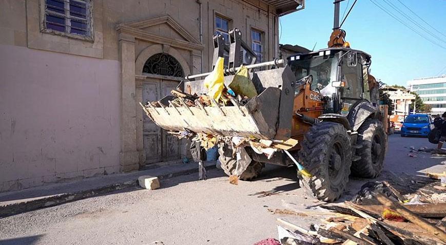 Mahalleliyi şoke eden olay Evden tam 168 ton çöp çıktı