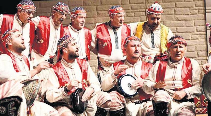 İki gelenek aynı sahnede