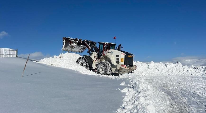 Kayseride kar nedeniyle kapanan 47 mahalle yolu ulaşıma açıldı