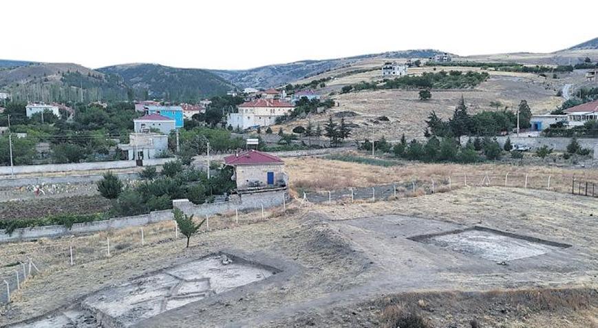 Obsidiyen yataklarının merkezinde yerleşik bir topluluk: Sırçalıtepe