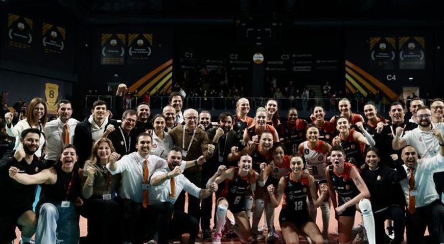 Sultanlar Liginde dev maçta Eczacıbaşı, Vakıfbankı devirdi