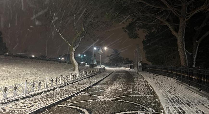 İstanbulda kar yağışı gece boyunca sürdü