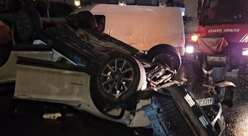 Beşiktaş’ta korkunç kaza: Minibüse çarpıp takla atarak caddeye uçtu: 2 yaralı