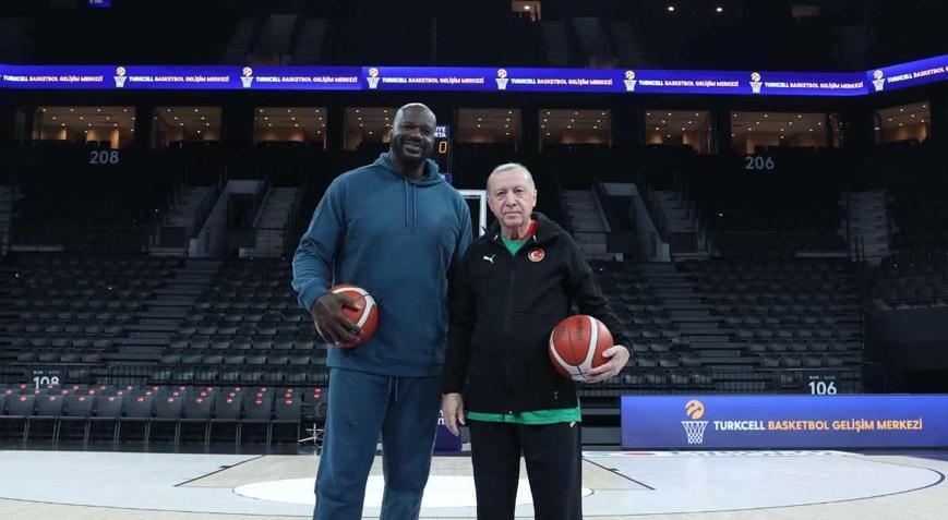 Cumhurbaşkanı Erdoğan, eski NBA oyuncusu Shaquille ONeal ile basketbol oynadı
