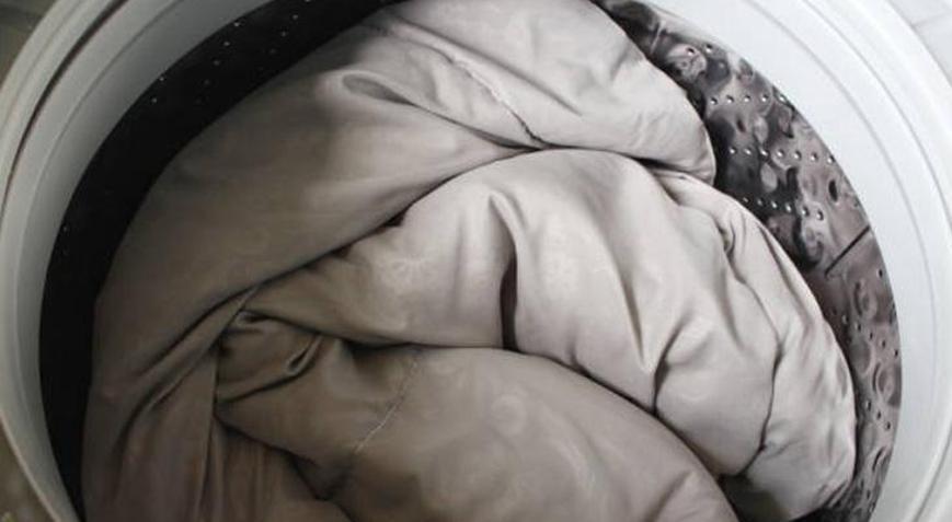 Yorganlarınız çamaşır makinesine sığmıyor mu Bu yöntemlerle yıkanmış gibi olacak
