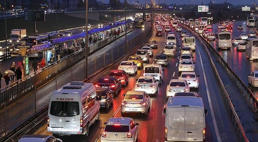 İstanbul trafiğinde yoğunluk yüzde 85e çıktı İşte bölge bölge son durum