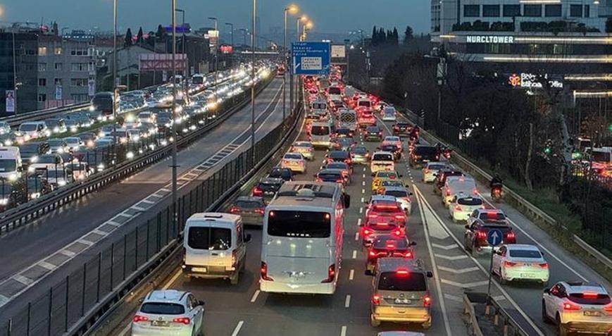 İstanbulda mesai çıkışı trafik yoğunluğu Yüzde 83e çıktı