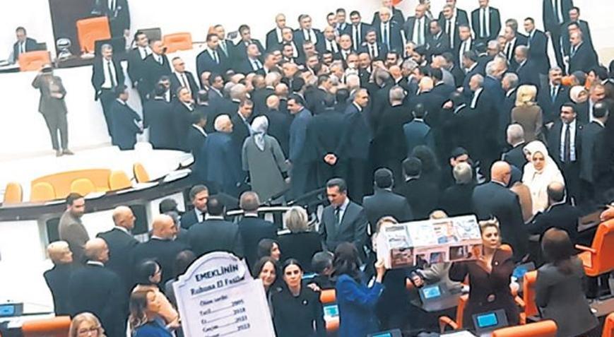 Meclis’te ‘tabut’ kavgası