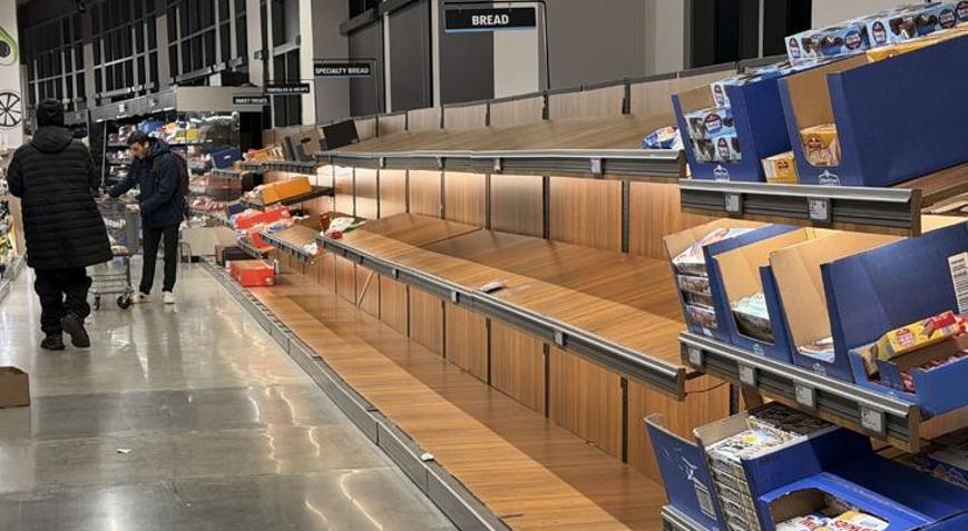 ABDde Beyaz kıyamet alarmı Süpermarket raflarını boşalttılar ABDde Beyaz kıyamet alarmı Süpermarket raflarını boşalttılar