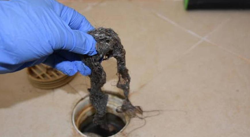 Gider kokusuna 5 dakikada kesin çözüm Banyo giderine yarım bardak dökün