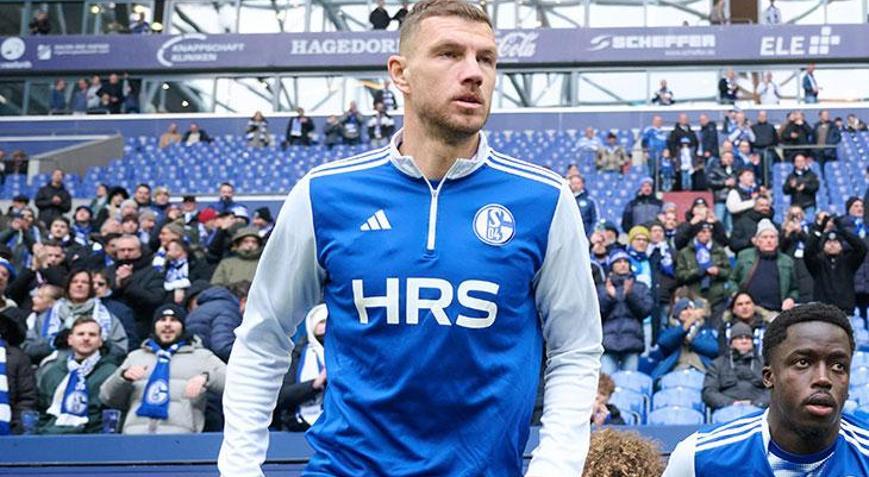 Edin Dzeko, Schalke 04 kariyerine golle başladı