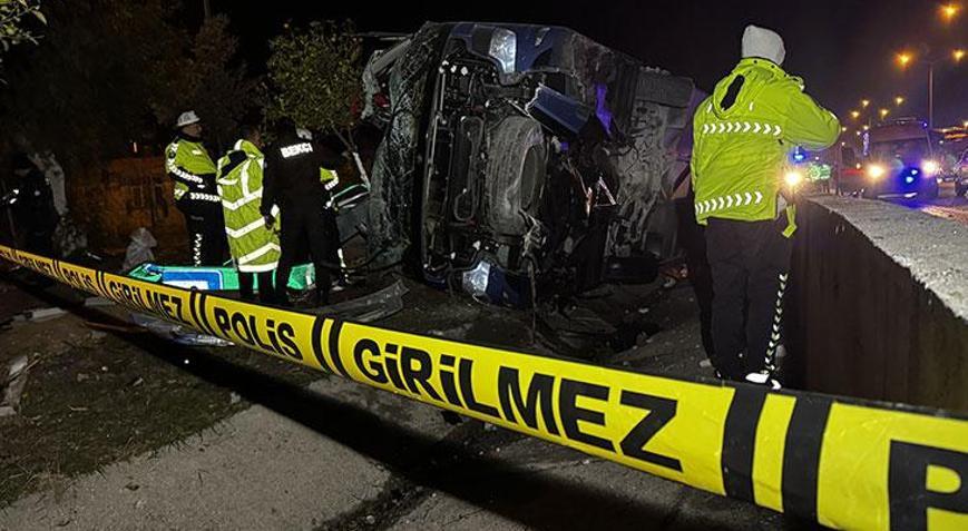 Adanada otobüs devrildi 8 kişi yaralandı