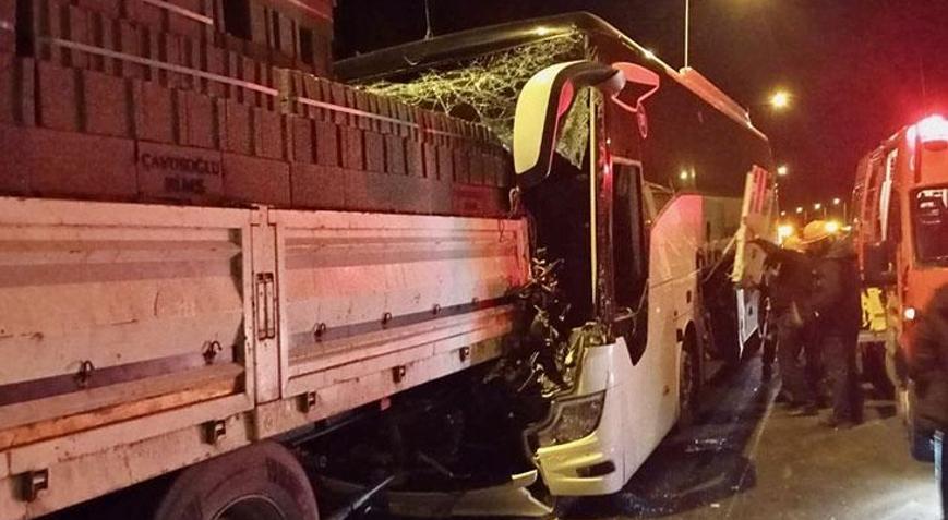 Anadolu Otoyolu’nda feci kaza: Yolcu otobüsü şoförü yaşamını yitirdi
