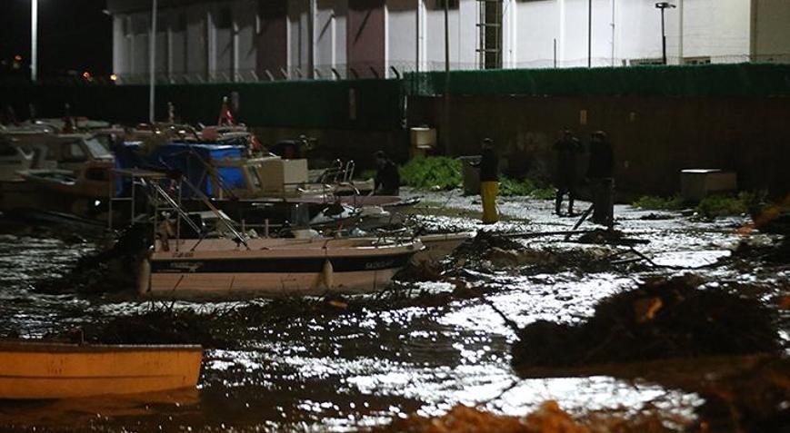 Çanakkalede şiddetli sağanak Kepez Çayı taştı