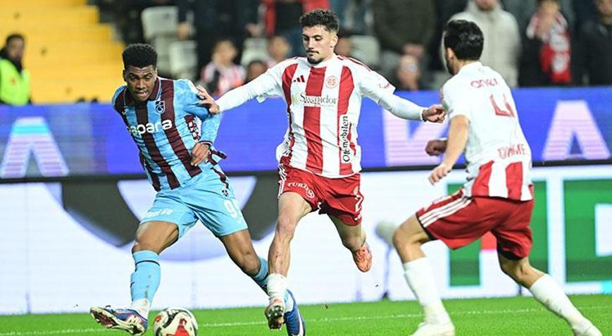 Süper Ligde haftanın açılış maçında Trabzonspor ile Antalyaspor berabere kaldı